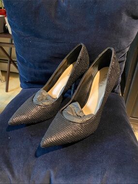 GUESS Black Textured Pointed-Toe Stiletto Heels